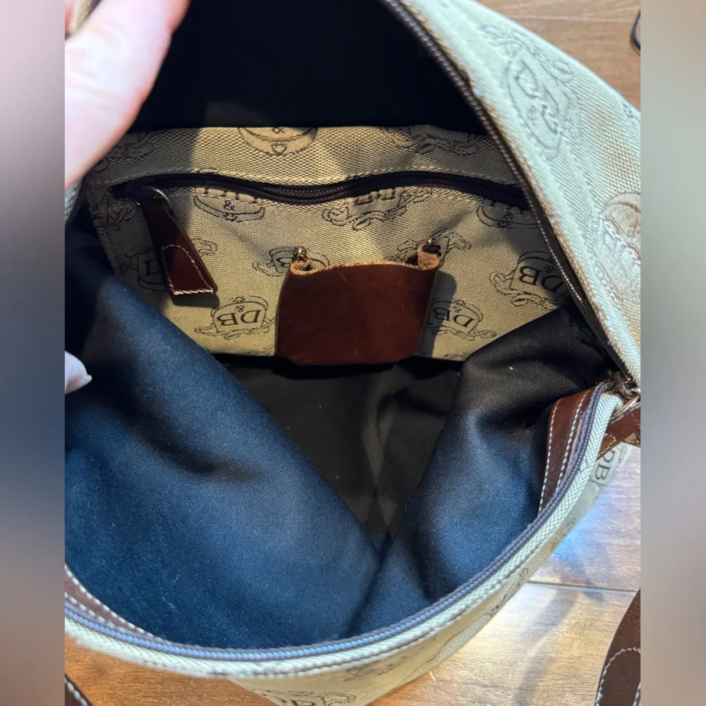 Vintage DOONEY & BOURKE Signature Crest Hobo Bag